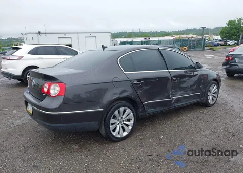 2008 Volkswagen Passat Komfort z USA, uszkodzony, nr VIN WVWAK73C88P052203